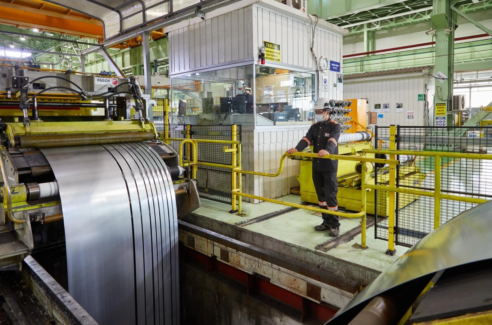 Operator monitoring processing line
